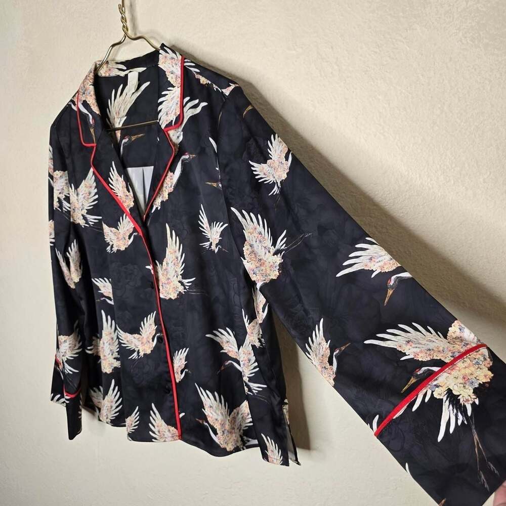 H&M Crane-Print Satin Blouse with Red Piping - Picture 6 of 8